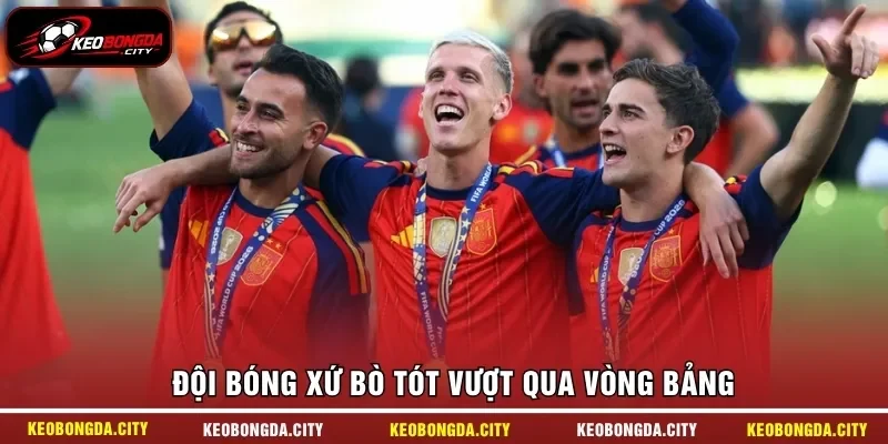 Đội bóng xứ bò tót vượt qua vòng bảng